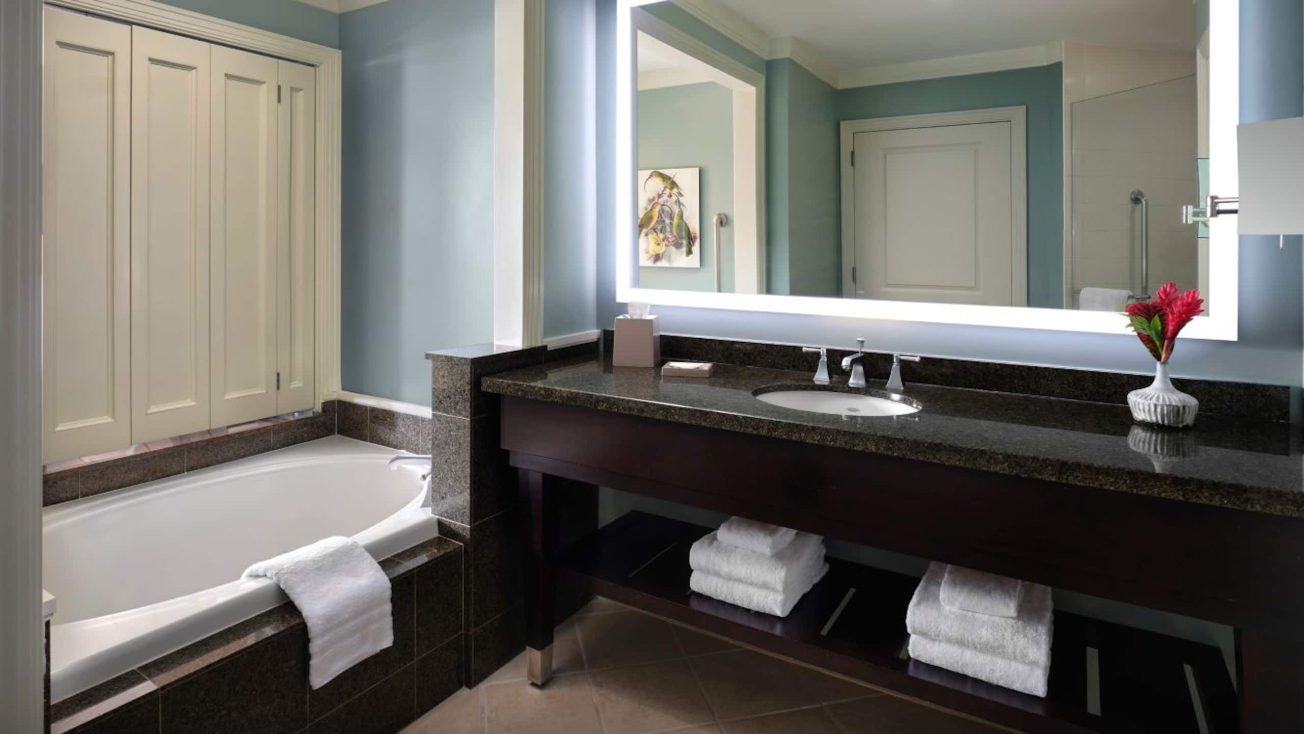 Hotel in Lahaina · ★5.0 · 2 bedrooms · 2 private baths - Image 9