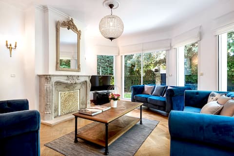 Popular Airbnb listing: 5* villa • 10 BDR • 5 baths • Versailles Palace in Le Chesnay Rocquencourt