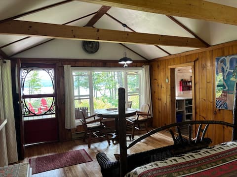 Successful Airbnb property: Lakeside Romantic Cabin, Sunset views in Lake Of Bays