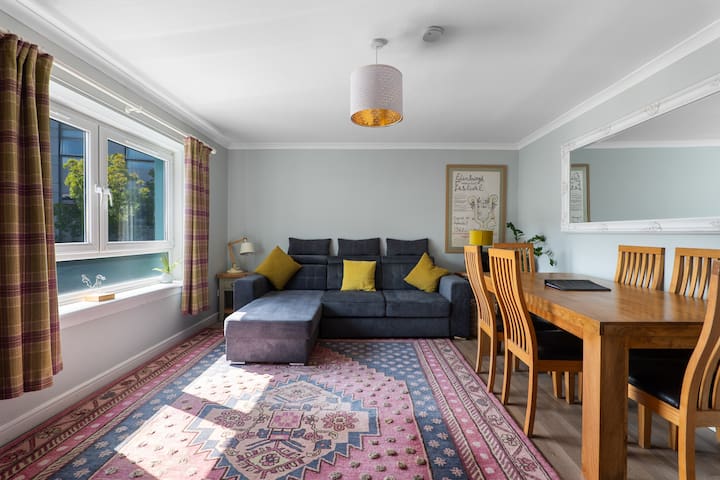 Holyrood Duplex 3-Bedroom Apartment