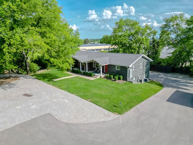 Historic Charm | Quiet Retreat | Walk to Franklin