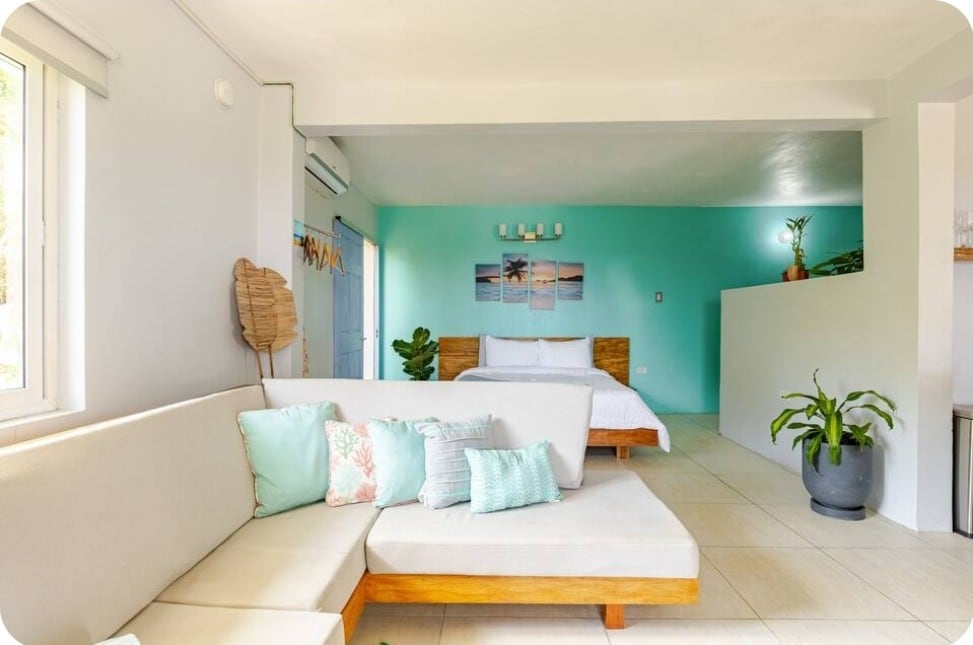 หลบหนีไปยังโอเอซิสอันเงียบสงบในห้องสวีทธีมไม้ไผ่ของเราที่ซึ่งความสง่างามตามธรรมชาติมาบรรจบกับความเรียบง่ายอันเงียบสงบ

