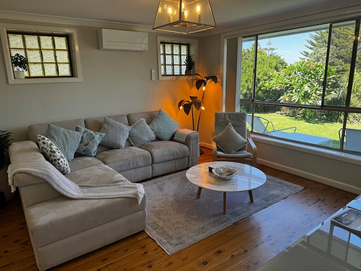 Spacious Beachside Airbnb With Hottub, Ocean Views - Cronulla
