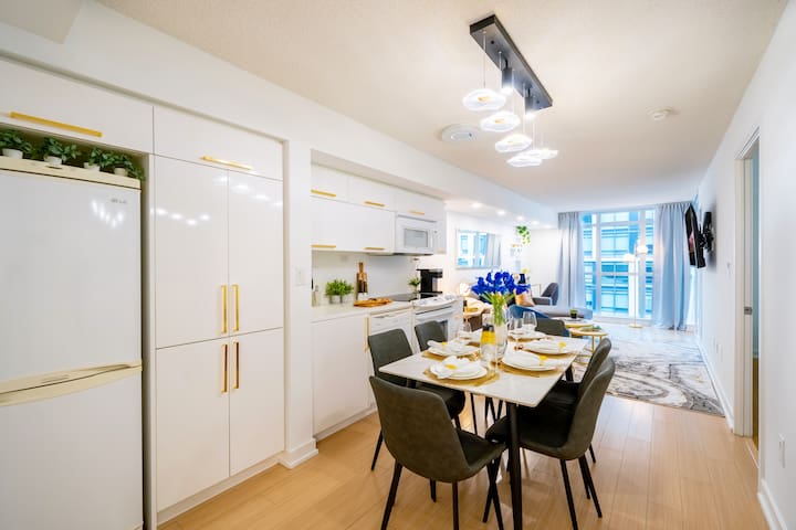 #1 on Airbnb | 2 BR | Free Parking | Sleeps 6 | DT