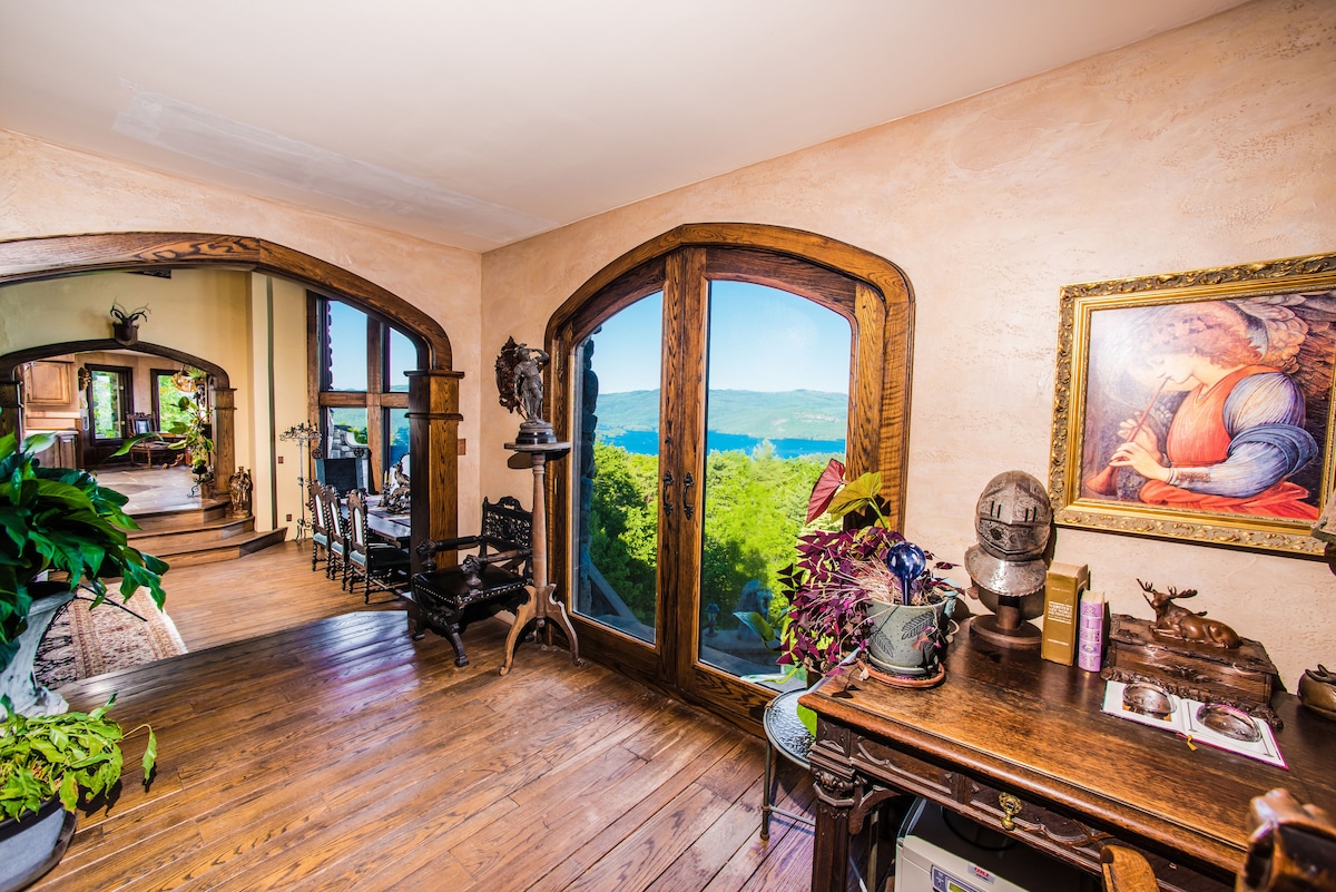 不動産投資　アメリカ不動産　ゲストハウス　Airbnb トランクルーム　17冊 Highlands Castle overlooking Lake George (+2 more) - Airbnb