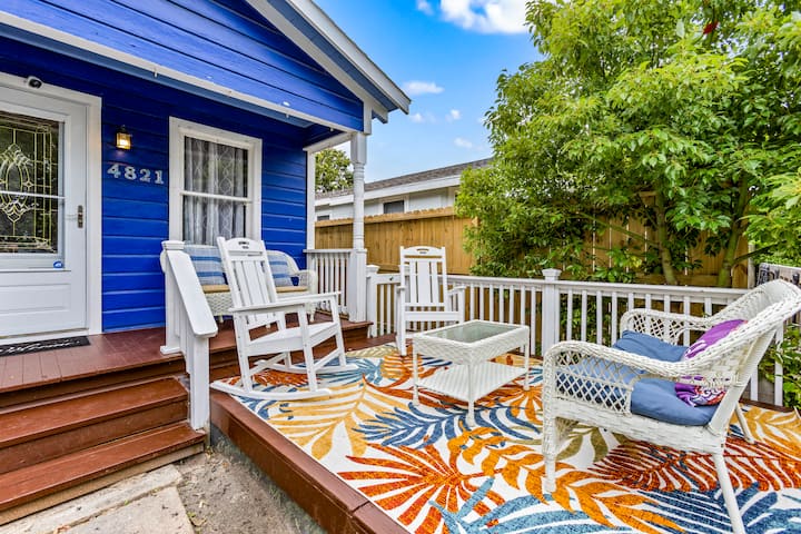 Cowboy Pool And Handicapable Beach Retreat - Galveston, TX