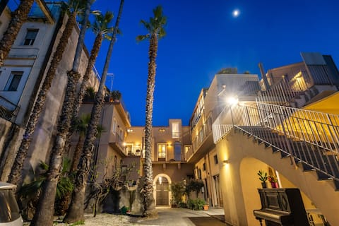 Annuncio Airbnb popolare: Exclusive Historic Villa - Sauna, Gym, heated Pool a Giarre