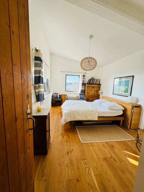 Beautiful Beaujolais cottage with a dream view