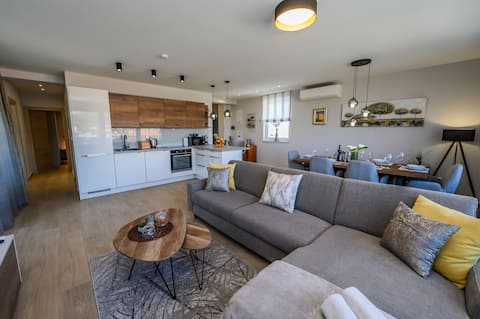 Top performing Airbnb: Perla&Barka in Villa with heated pool in Drvenik Mali