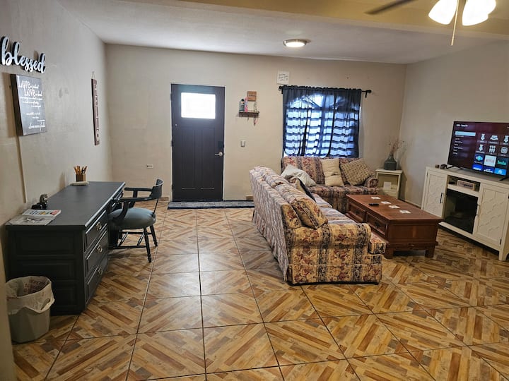 2 Bedroom-home, Huge Space With Outdoor Firepit - Piedras Negras