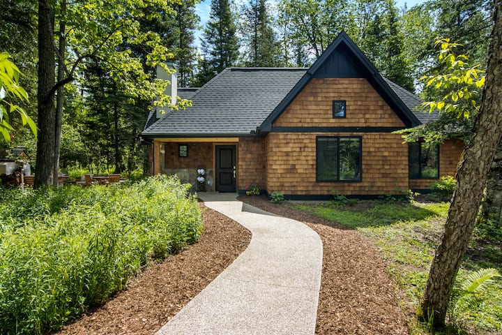 Boardman Bungalow | Riverfront Hot Tub + Kayaks