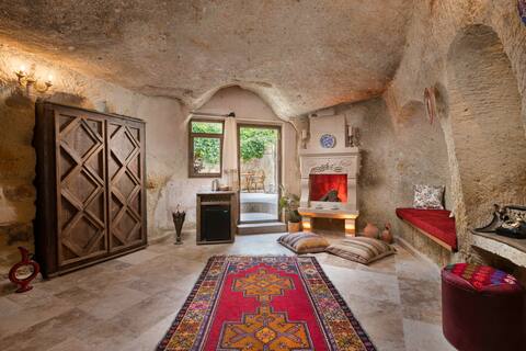 Cappadocia Jacuzzi Cave Room