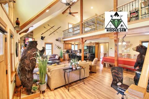 Unique Large Chalet w/ Hot Tub! A Hidden Gem!