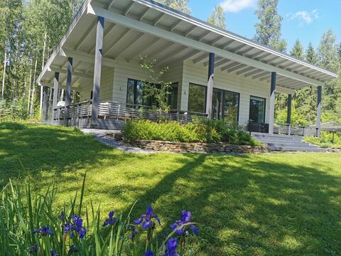 Beautiful new villa by the big lake