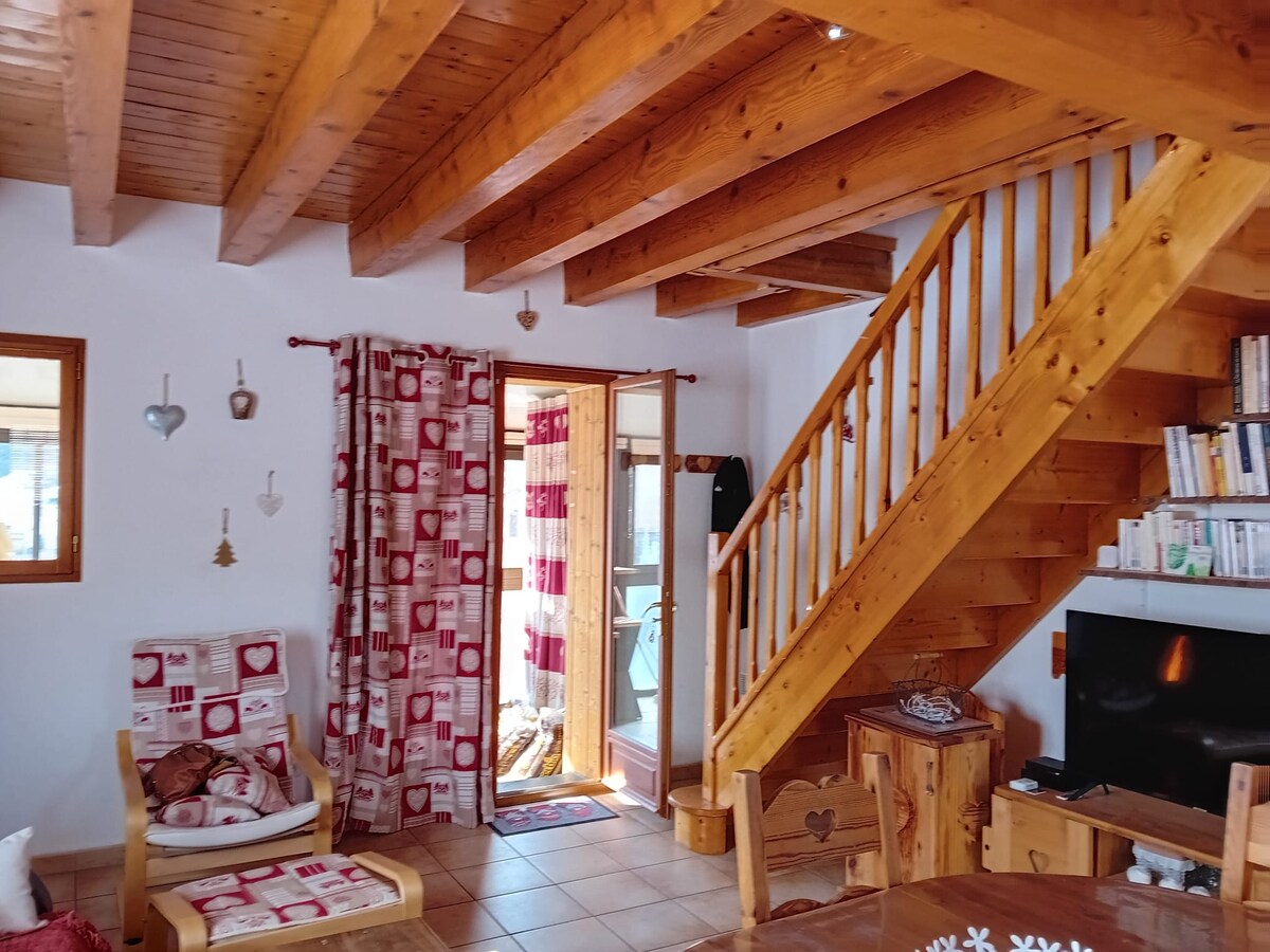 Popular Airbnb listing: "Le Sapin Bleu" Cottage in Formiguères