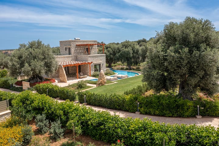 Rosemary, eco friendly villa, Huge heated pool