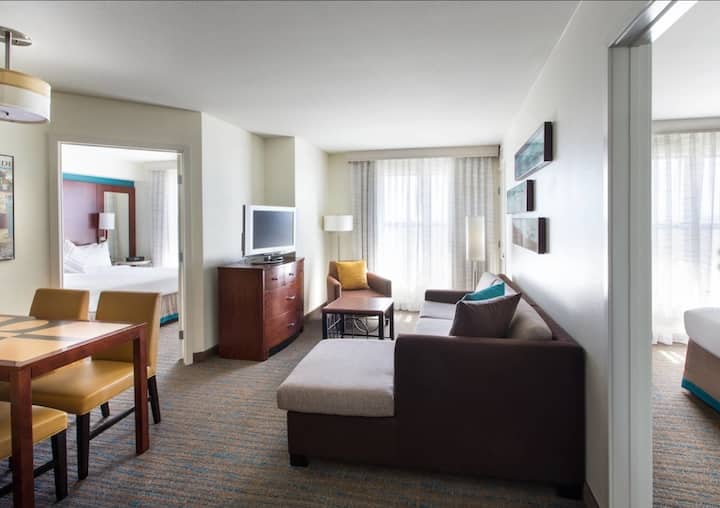 2br Suite In Oceanside, Ca - Vista, CA