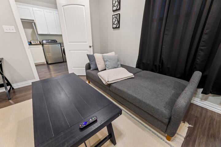 Casa De Solicitas, Near Stockyards, Sleeps 15! gallery image 4