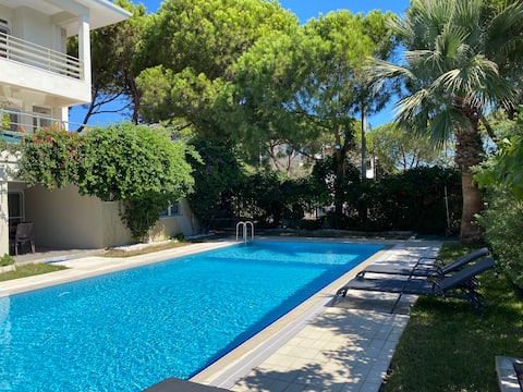 Spacious 5R Villa with Pool & Sea View in Ayvalık