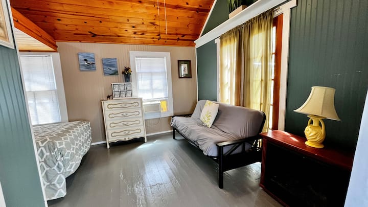Vintage Retreat (Cabin 5) - Clearwater, MN