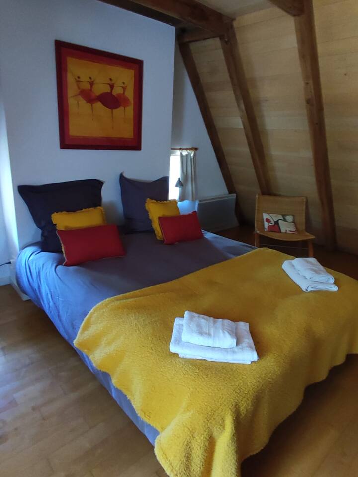 La chambre ouest -  El dormitorio oeste (tamaño queen iluminado)