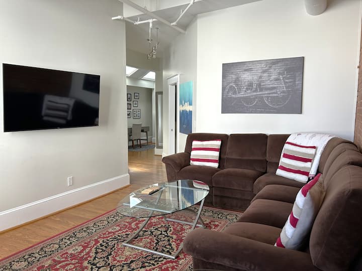 The Railhouse Loft. Central Downtown Location. - 羅阿諾克