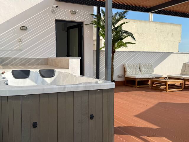 TH6 Four-Bedrooms Apartments with Rooftop Jacuzzi gallery image 5