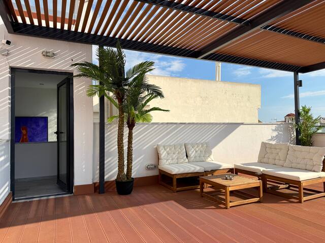 TH6 Four-Bedrooms Apartments with Rooftop Jacuzzi gallery image 3