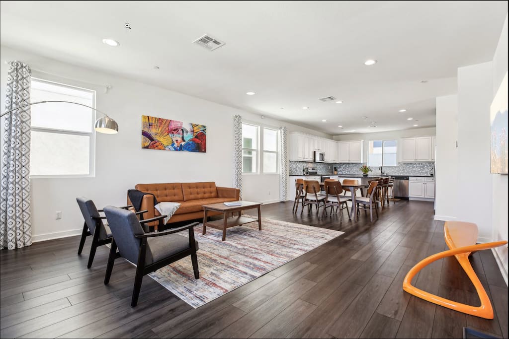 Modern New Home, 6 miles from Disney