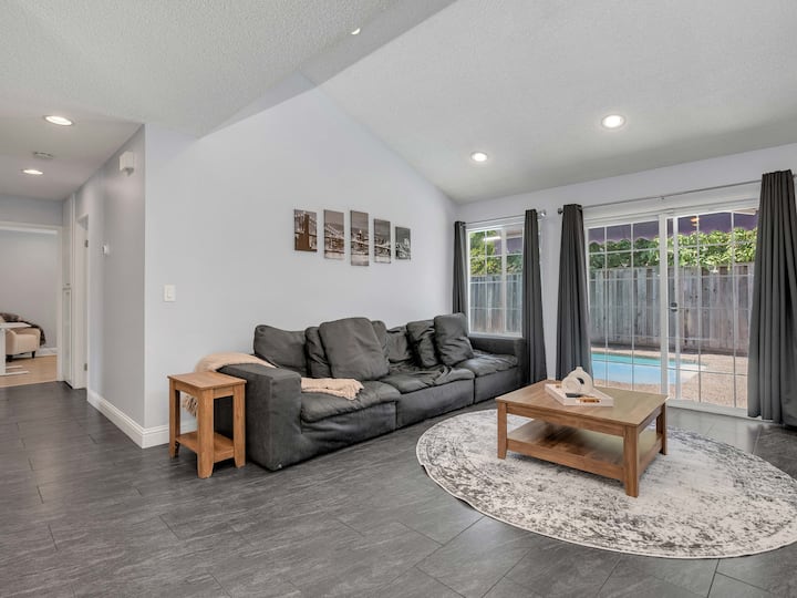 Modern 3-br Home. Pool, Game Room, Wood Fireplace - 산호세