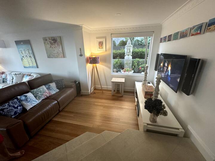 Enjoy A Beachside Vacation In Luxury Apartment. - Wollongong