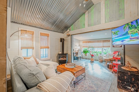 Amenity-Rich Oasis near Track and SPAC
