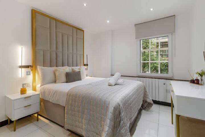 Lovely 4 bedroom flat just off Oxford Street gallery image 5