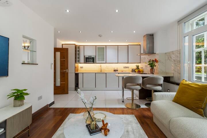 Lovely 4 bedroom flat just off Oxford Street gallery image 3