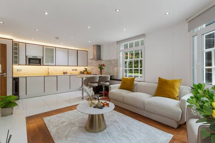 Lovely 4 bedroom flat just off Oxford Street gallery image 2