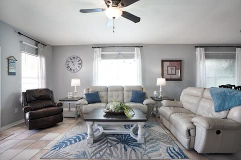 Successful Airbnb property: The Purple Sunset-200ft to Beach w Pool in Navarre Beach