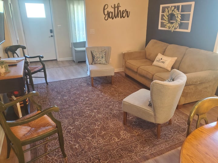 Cheerful 3br 2ba Country Cottage Near Attractions - Stevensville, MI