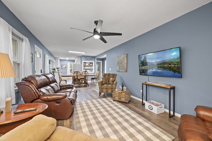 Comfy Mid Century Maplewood Home