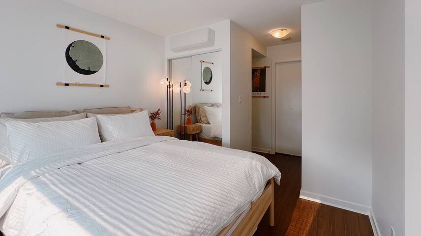 DT 3BDR/AC/Pool/Gym/Parking/Best Location gallery image 3