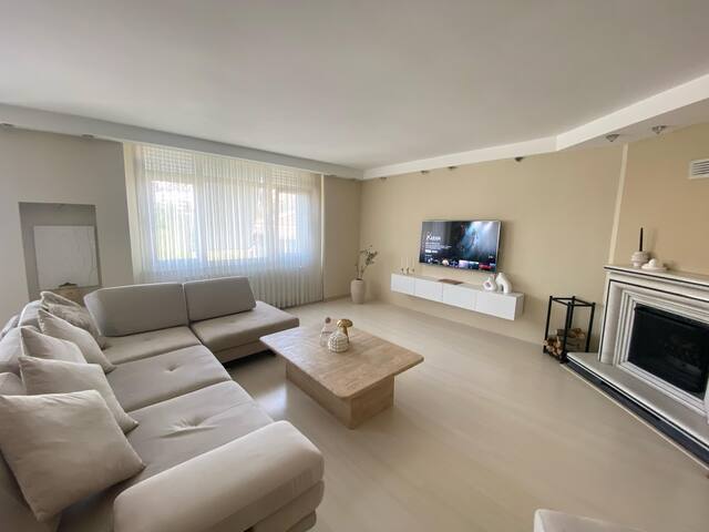 In a lux complex, Fully equipped spacious apartmnt gallery image 5