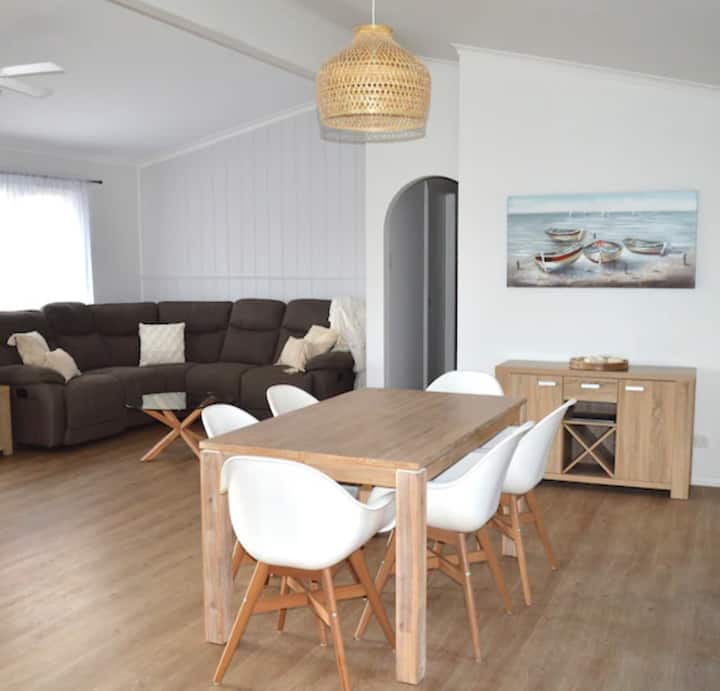 Ki Time -In Kingscote
850m To The Beach - Kingscote