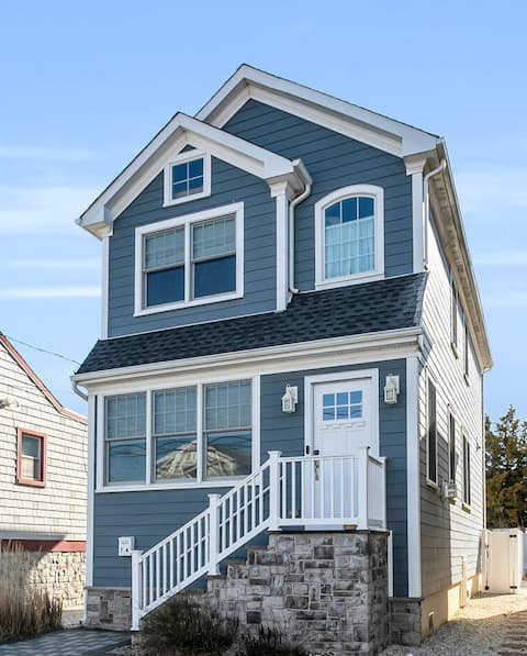 Luxury Home 1 Block from North End Beach!