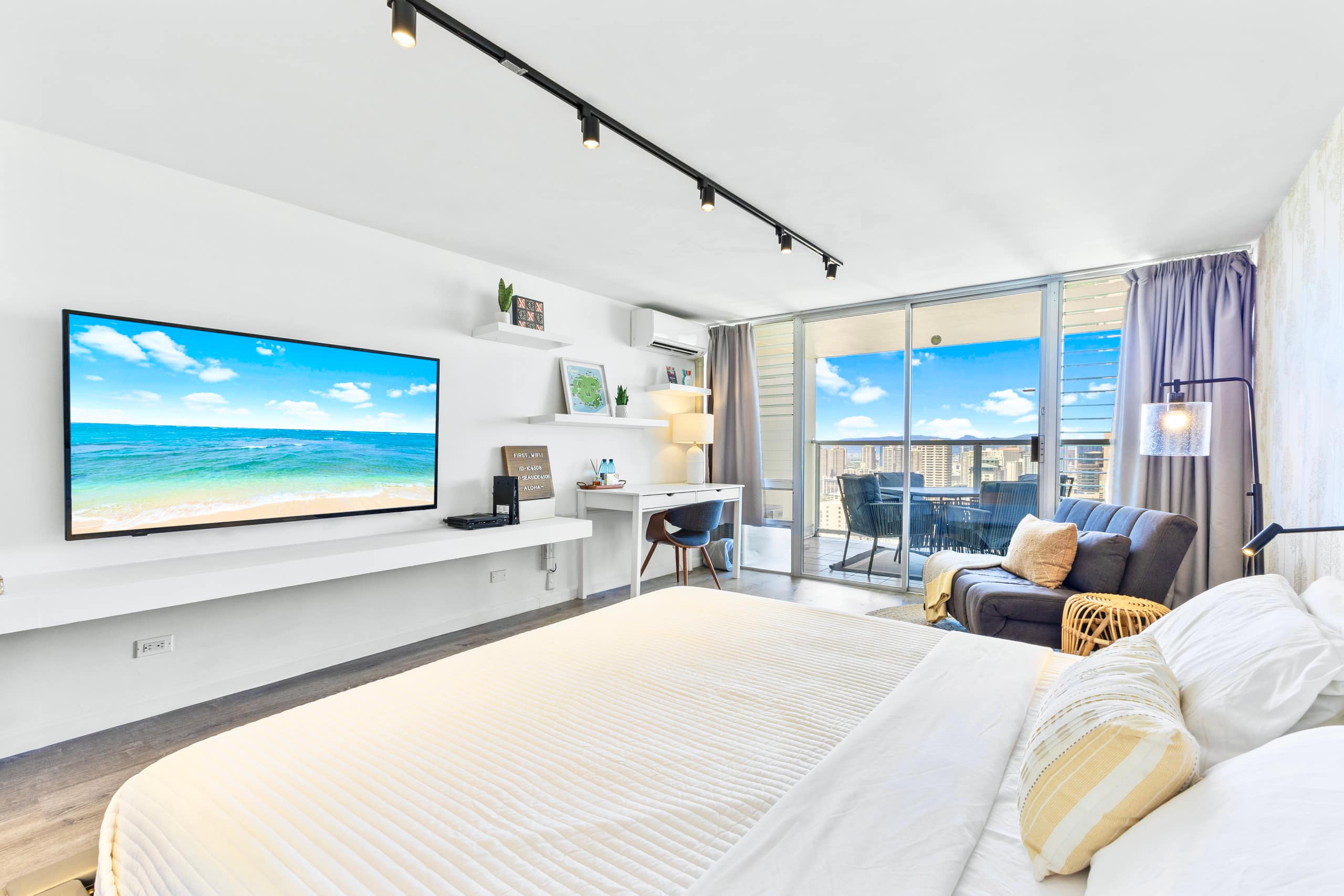 Condo in Honolulu · ★4.94 · Studio · 2 beds · 1 private bath - Image 5