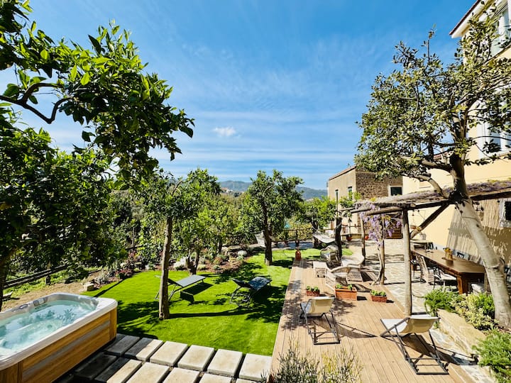 150yo Villa with Jacuzzi, Lemon Garden & Parking