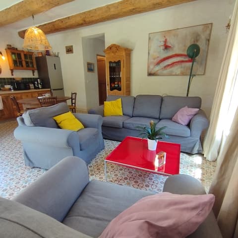 Popular Airbnb listing: Charming sheepfold in a bucolic setting in Saint Rémy De Provence
