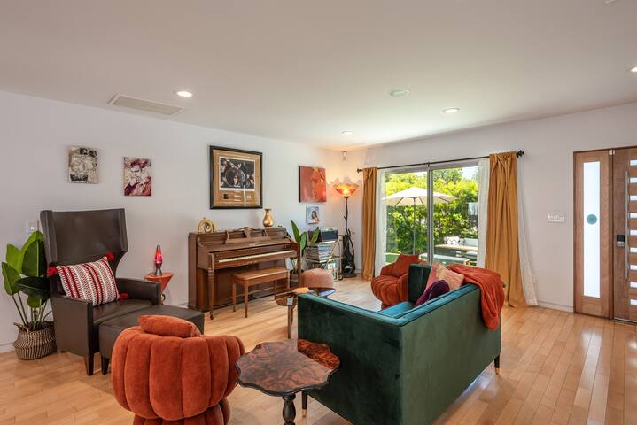 West LA Gem | Hot Tub, Outdoor Dining & Fire Pit+ gallery image 2