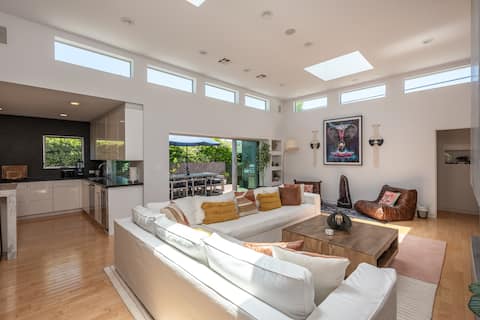 Top Airbnb: West LA Gem | Hot Tub, Outdoor Dining & Fire Pit+ in Del Rey