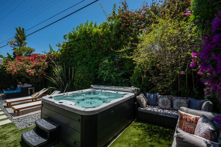 West LA Gem | Hot Tub, Outdoor Dining & Fire Pit+ gallery image 5