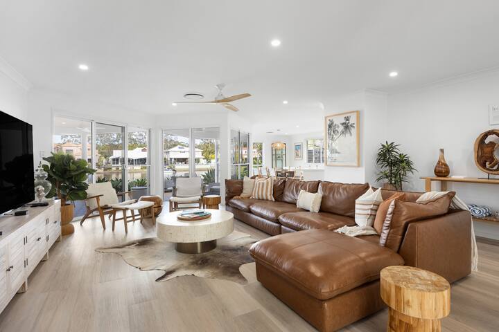 Noosa, Canal Side 4 bedroom Home With Pool! gallery image 2