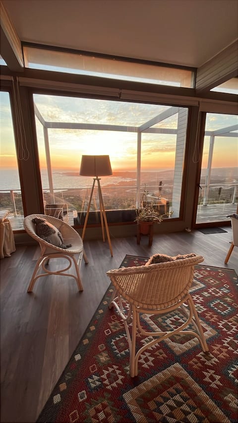 Popular Airbnb listing: House with a panoramic view in Ocho Quebradas in Los Vilos